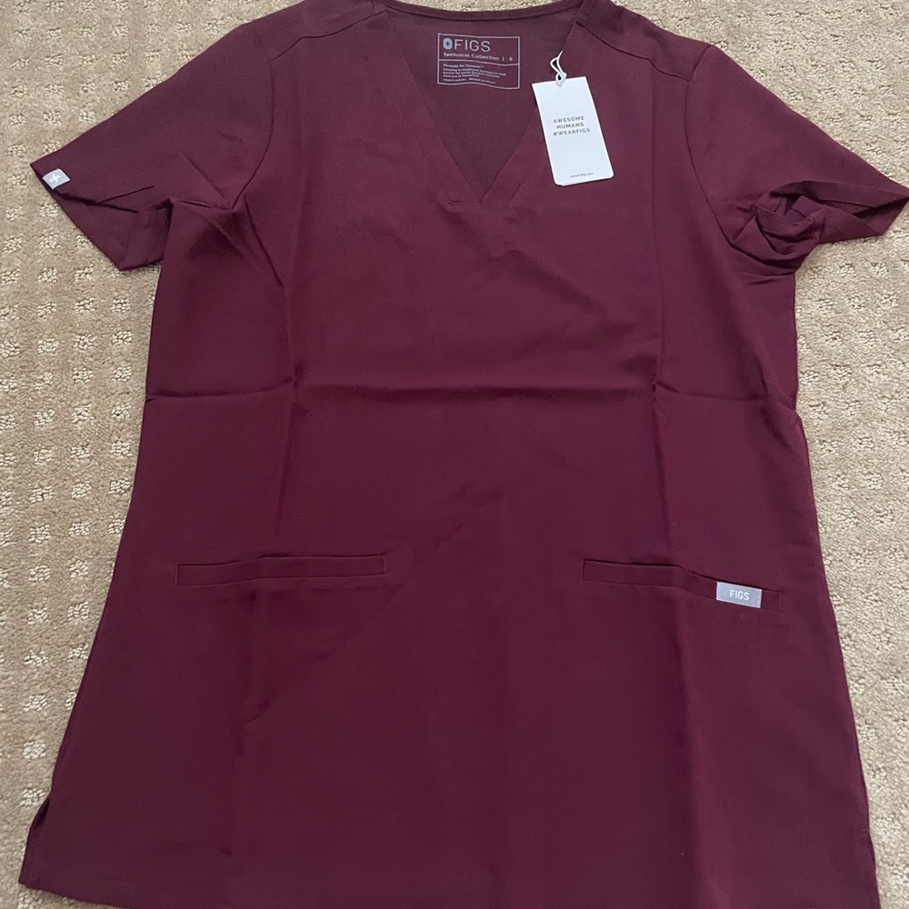 NWT Figs Casma 3 Pocket Scrub Top Maroon Women’s Small